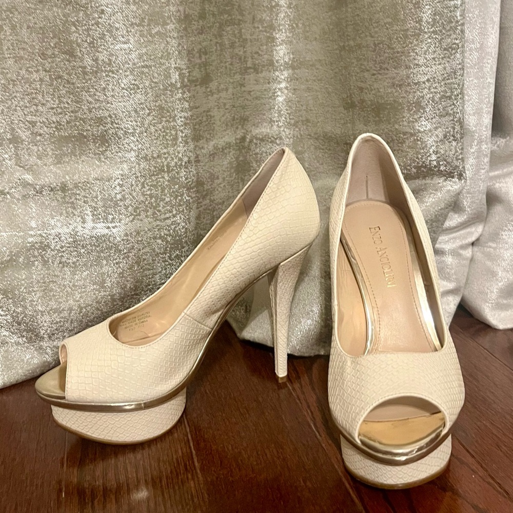 GUC ENZO ANGIOLINI Cream Peep Toe Textured Platform Pumps, SZ 6.5 M